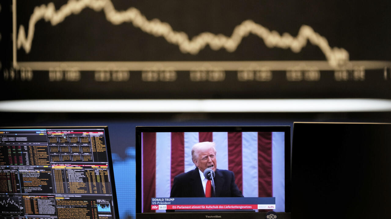 Trump dứt khoát không thay đổi chính sách quan thuế, thị trường chứng khoán thế giới lại hoảng loạn