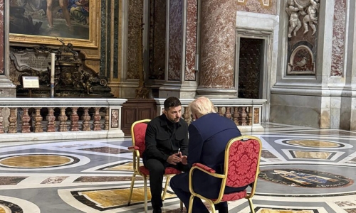 Hai tổng thống Mỹ và Ukraine gặp nhau bên lề thánh lễ an táng giáo hoàng Francis