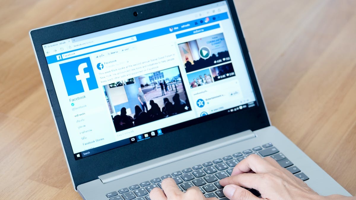 Úc ‘thách’ Facebook cấm chia sẻ tin tức