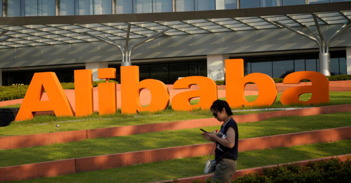 Cổ phiếu Alibaba lao đao khi chính quyền Trump chuẩn bị áp chế tài