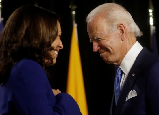 Tờ The Australian bị chỉ trích vì tranh biếm hoạ Biden – Harris