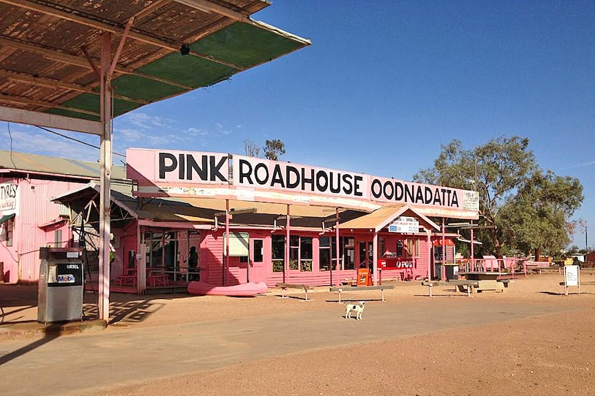 Căn nhà Pink Roadhouse mang tính biểu tượng 'không từ chối phục vụ bất kỳ ai ' tùy thuộc vào tình trạng tiêm chủng của khách hàng.