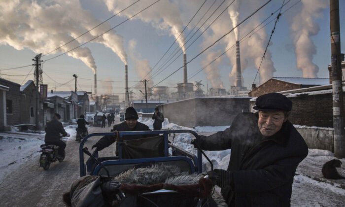 Khủng hoảng năng lượng: Trung Quốc tăng cường khai thác than, lờ đi cam kết giảm thải carbon