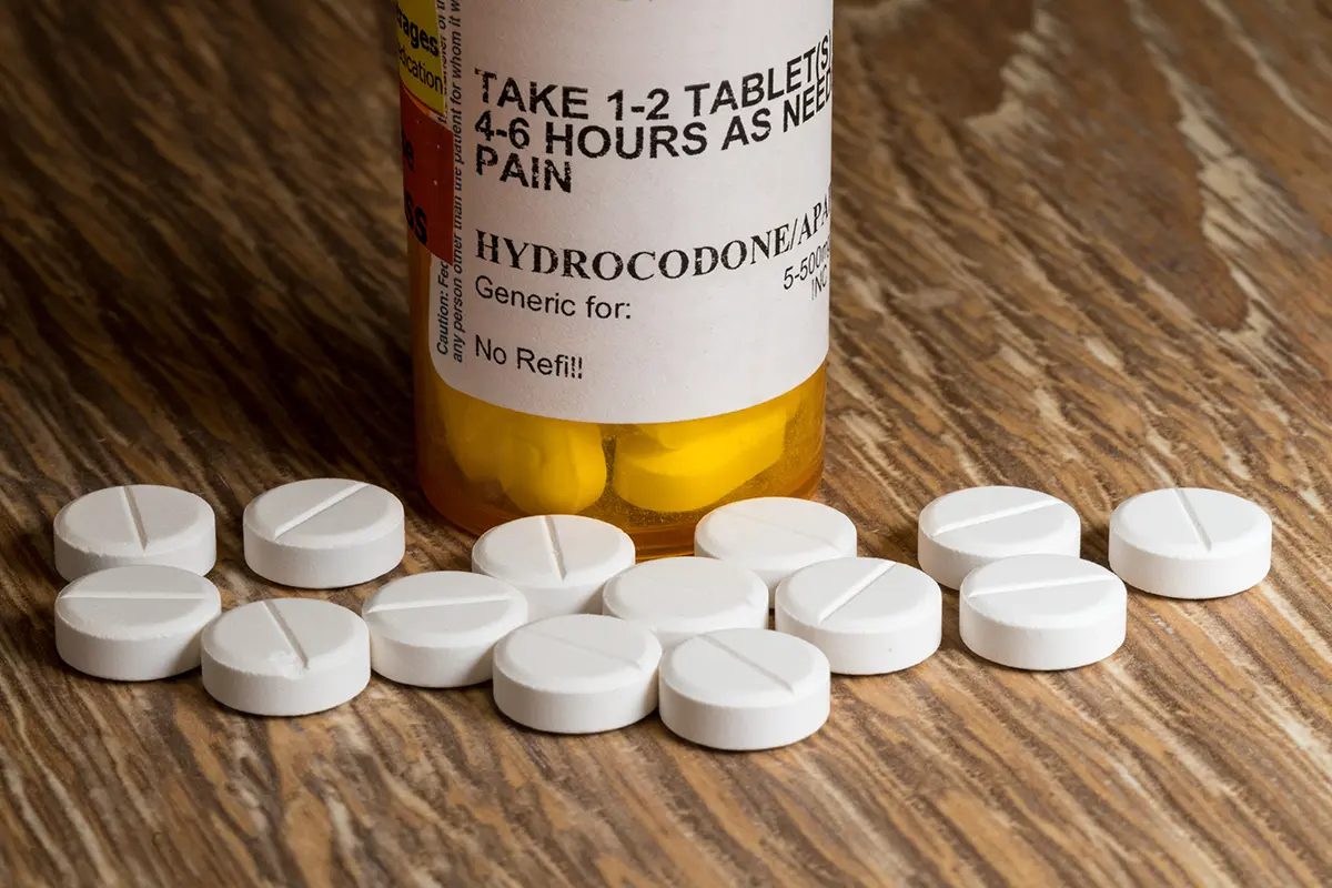 Nghiên cứu: Opioid không hiệu quả hơn giả dược trong điều trị đau cổ và lưng cấp tính