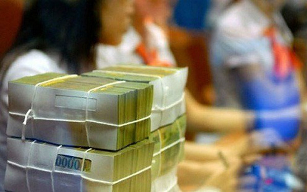 Việt Nam: Các ngân hàng lớn tiếp tục giảm lãi suất gửi tiết kiệm.
