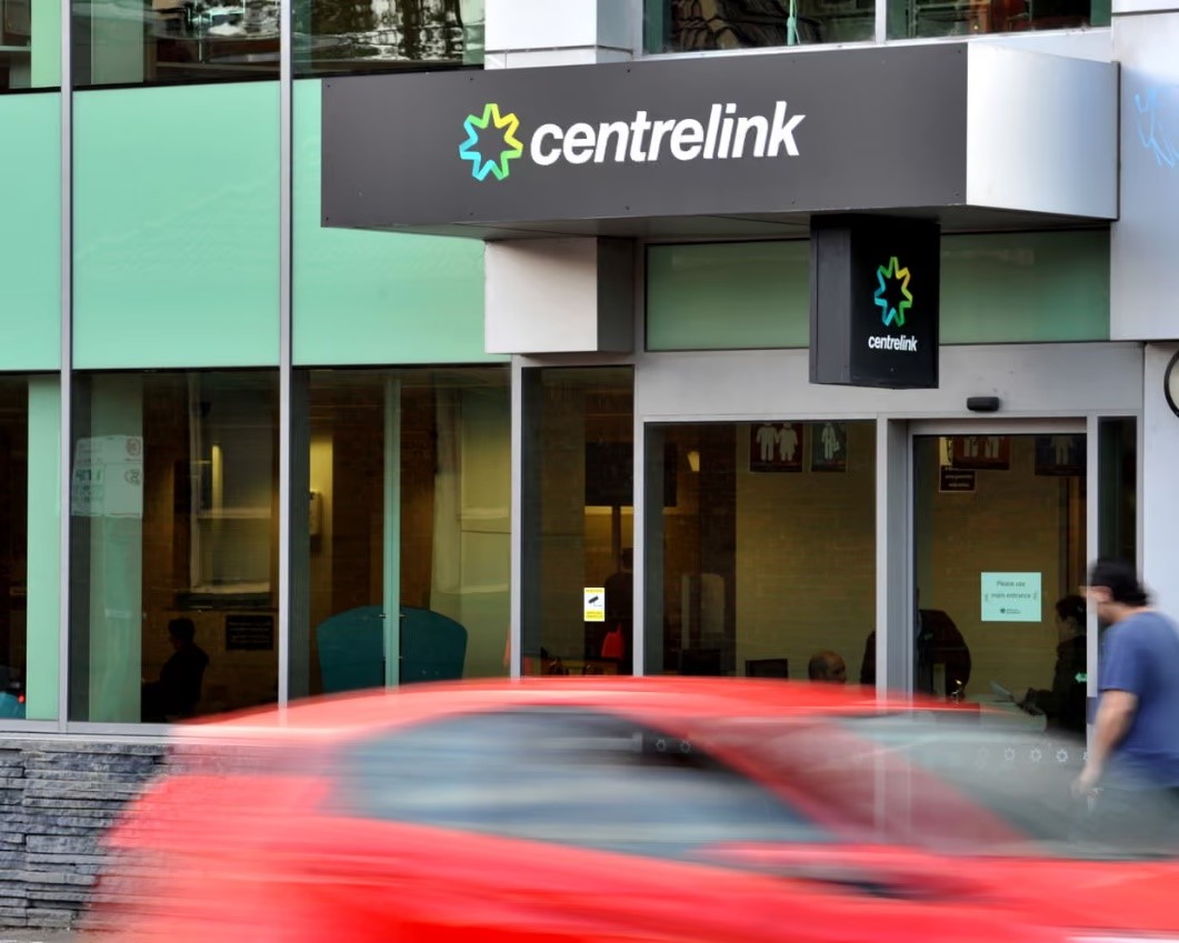 Phân tách mới cho thấy hơn 300.000 người Úc đã bị hủy trợ cấp Centrelink một cách bất hợp pháp