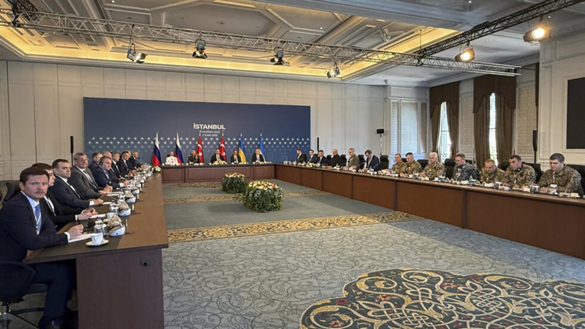 Nga và Ukraine thỏa thuận trao đổi toàn bộ tù binh trẻ và tù binh bị thương nặng