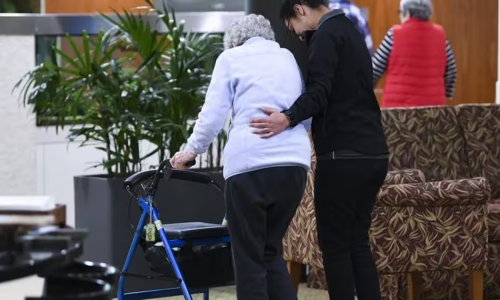 Lo ngại chi phí tăng với Đạo luật Chăm sóc Cao niên mới