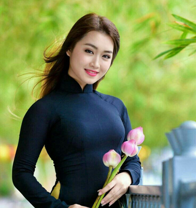 Phụ nữ Việt kết bằng muôn vàn cánh hoa hương sắc