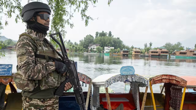 Những vụ nổ ở Kashmir sau khi thỏa thuận ngừng bắn giữa Ấn Độ và Pakistan được công bố