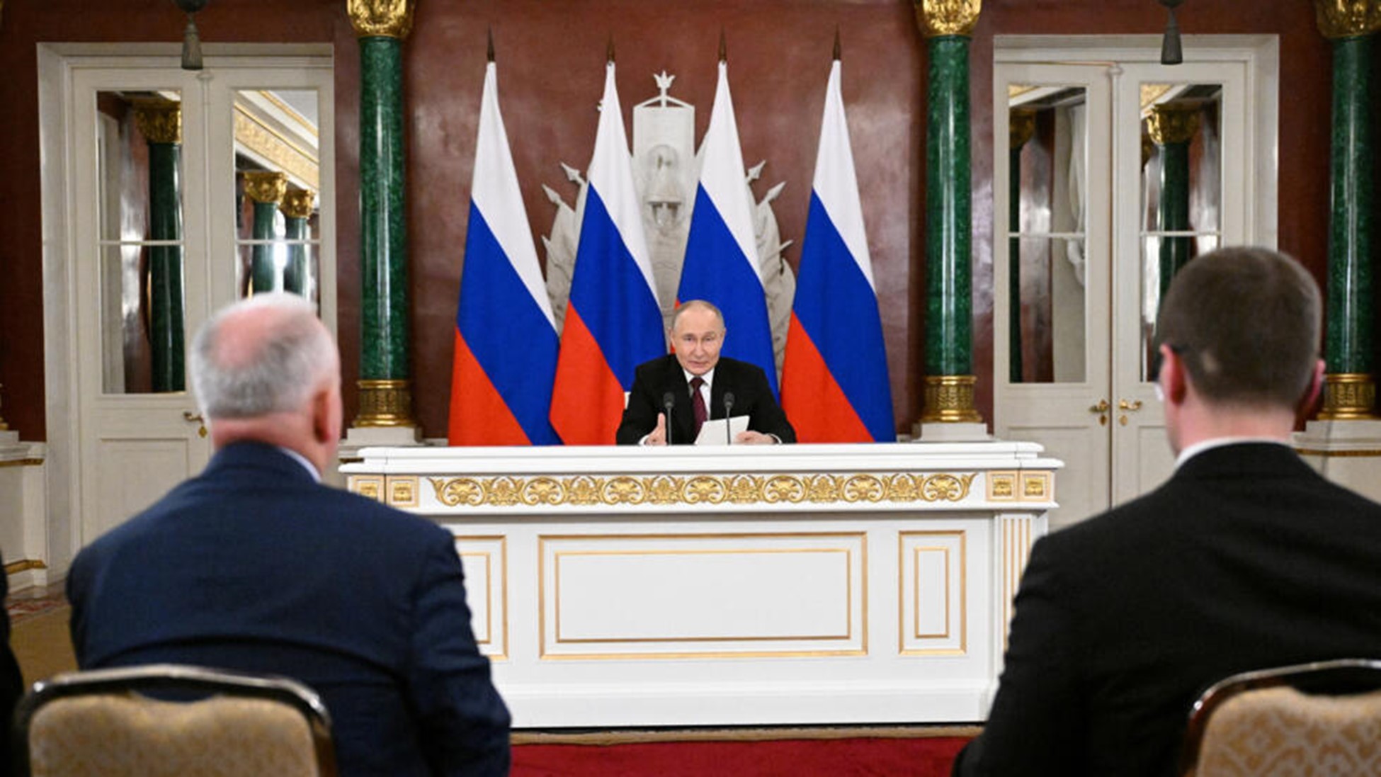 Tổng thống Nga đề nghị đàm phán trực tiếp với Ukraine, Kyiv hoan nghênh « dấu hiệu tích cực » từ phía Moscow.