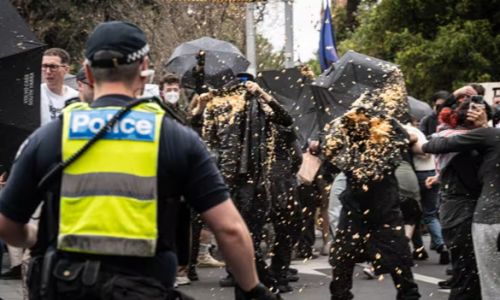 Bạo lực bùng phát tại biểu tình ở Melbourne: Hai cảnh sát nhập viện, xử dụng hơi cay và đạn cao su