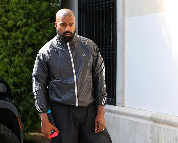 Kanye West bị tước visa do truyền bá chủ nghĩa phát xít