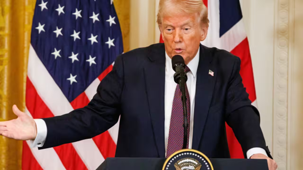 Tổng thống Trump vẫn kiên quyết về quan thuế khi thị trường sụp đổ