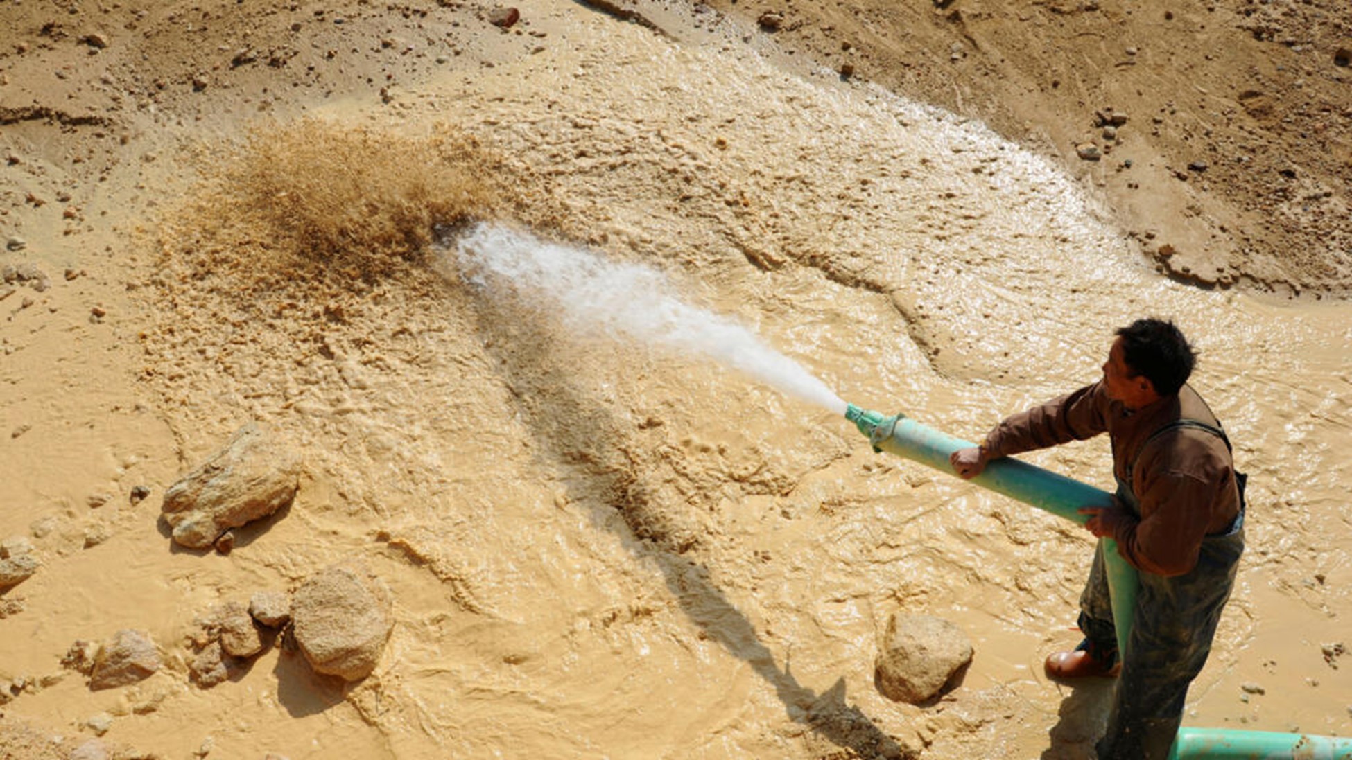 Trung Quốc xác nhận lại cho phép xuất cảng sang Mỹ ba kim loại hiếm