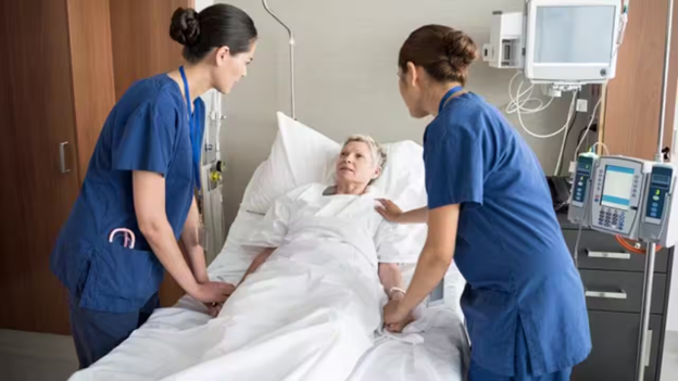 Chọn nghề gì: Ngành điều dưỡng tại Úc - Thực tế và thử thách công việc