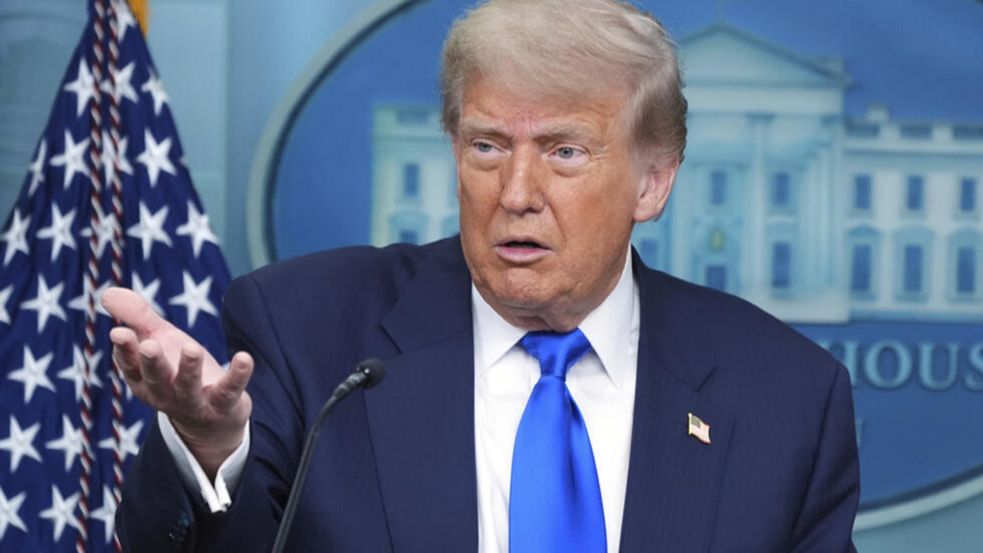 Tổng thống Donald Trump dọa Mỹ sẽ oanh tạc Iran trở lại nếu Teheran tiếp tục làm giàu uranium