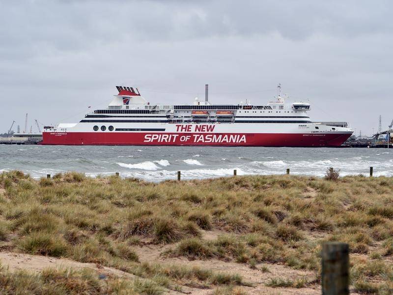 Du khách được miễn phí vận chuyển xe hơi đến Tasmania.