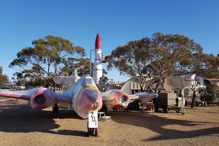 Bom và hỏa tiễn lịch sử đang được khôi phục tại công viên hỏa tiễn Woomera Missile Park