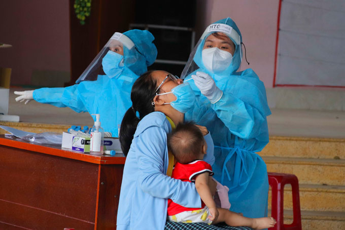 Việt Nam ngày 17/7: - Có thêm 3,718 bệnh nhân mắc COVID-19.